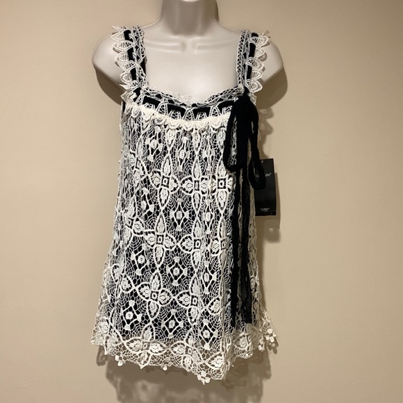 Karen Kane Tops - Karen Kane top